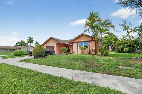 7527 SW 7th Place North Lauderdale FL 33068
