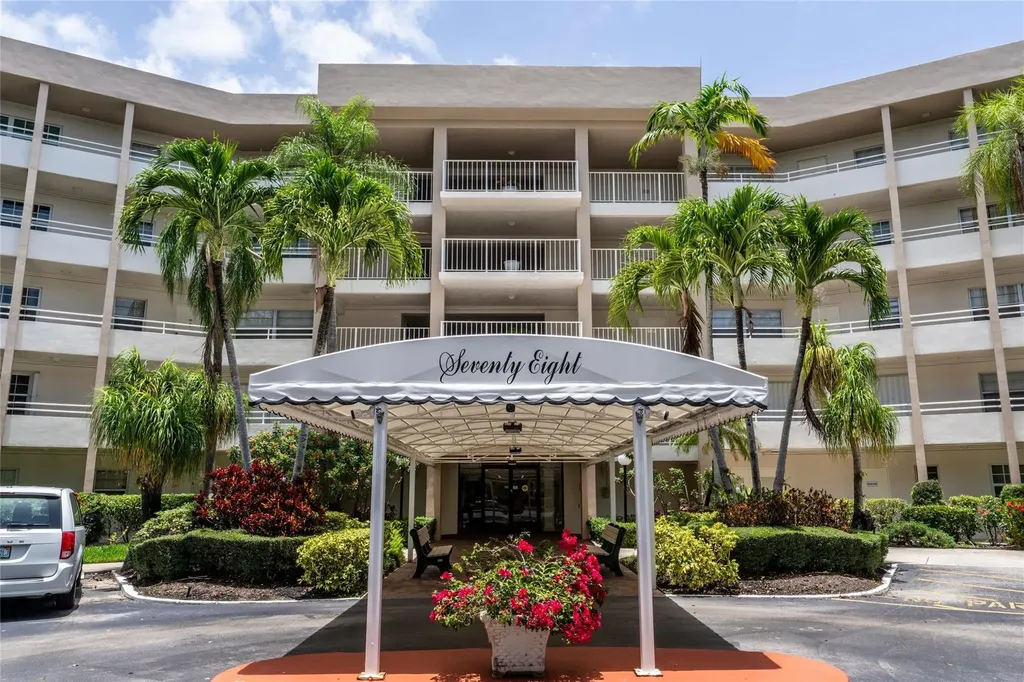 3960 Oaks Clubhouse Drive Pompano Beach FL 33069