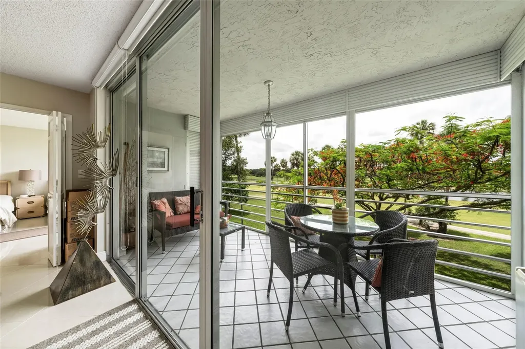 3960 Oaks Clubhouse Drive Pompano Beach FL 33069