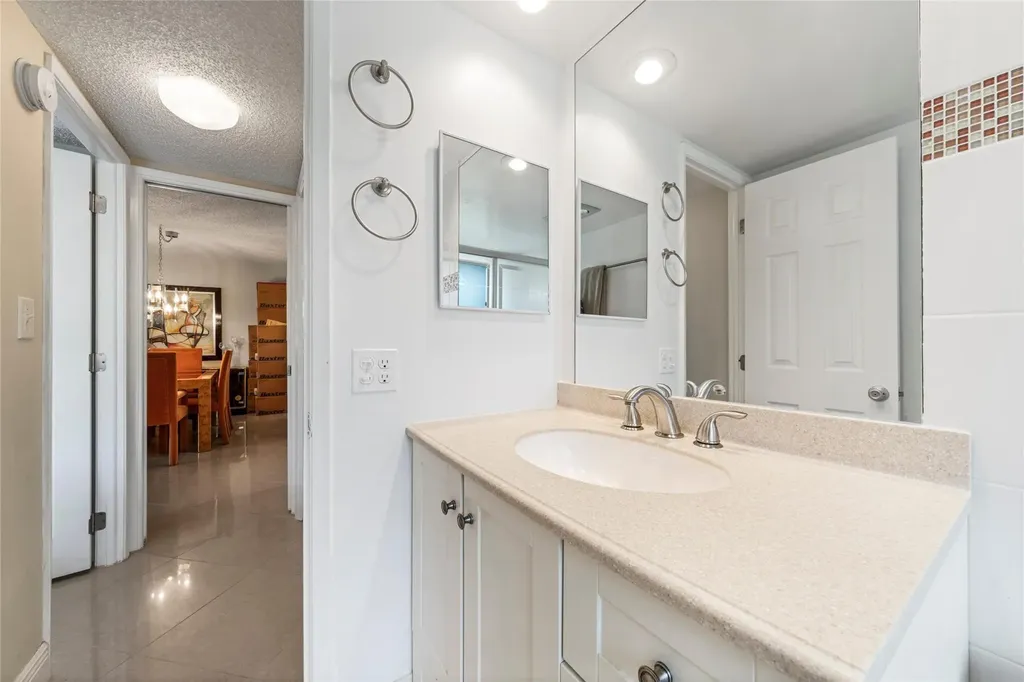 3960 Oaks Clubhouse Drive Pompano Beach FL 33069