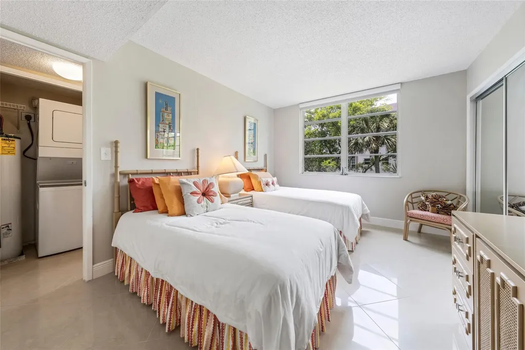 3960 Oaks Clubhouse Drive Pompano Beach FL 33069