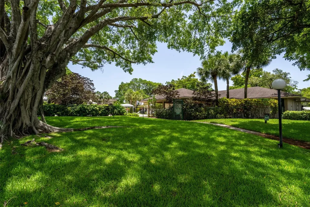 3960 Oaks Clubhouse Drive Pompano Beach FL 33069