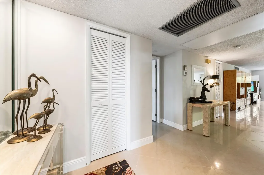 3960 Oaks Clubhouse Drive Pompano Beach FL 33069