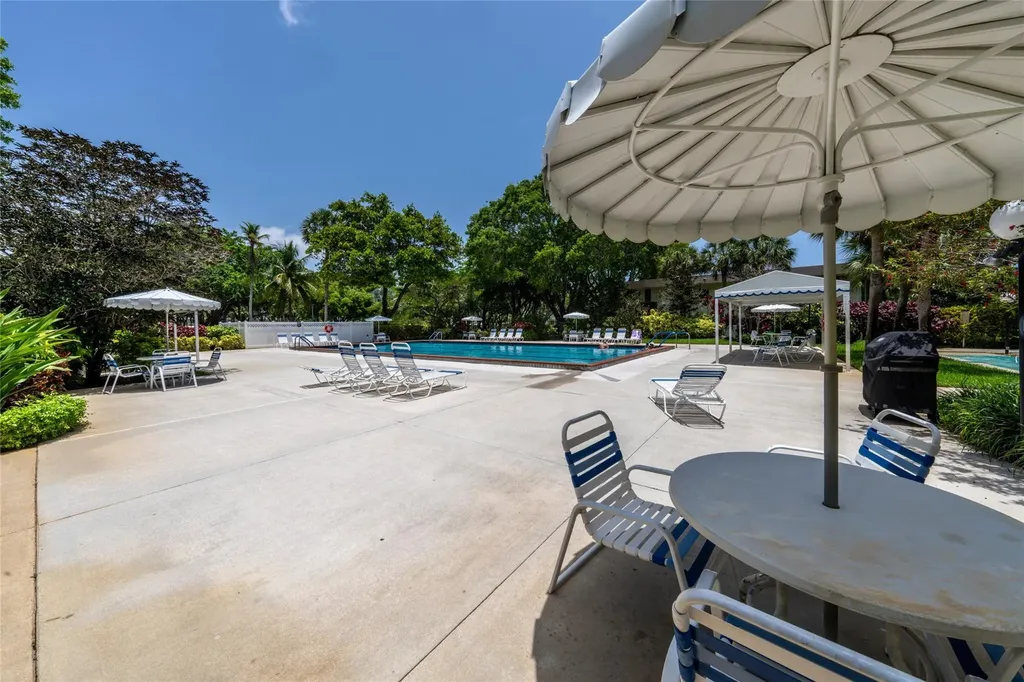 3960 Oaks Clubhouse Drive Pompano Beach FL 33069