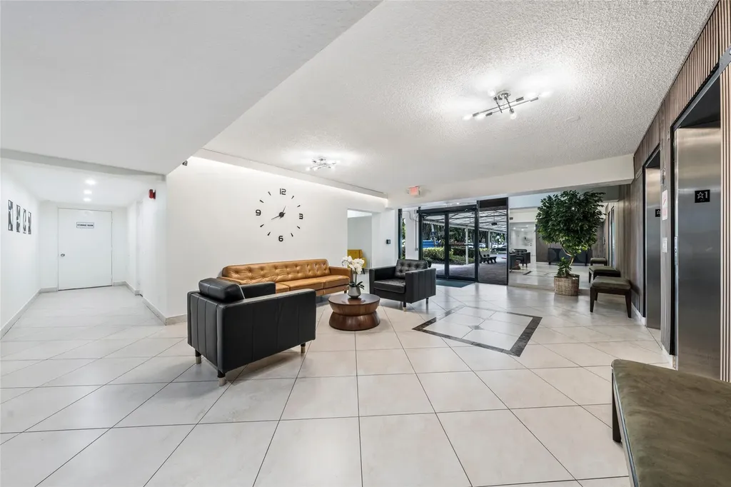 3960 Oaks Clubhouse Drive Pompano Beach FL 33069