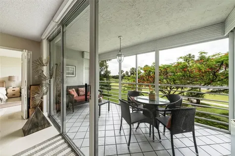 3960 Oaks Clubhouse Drive Pompano Beach FL 33069