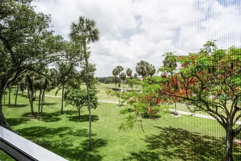 3960 Oaks Clubhouse Drive Pompano Beach FL 33069