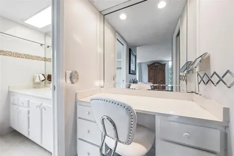 3960 Oaks Clubhouse Drive Pompano Beach FL 33069