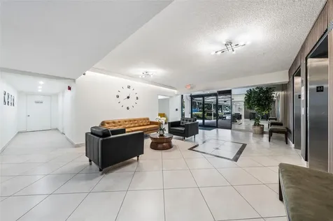 3960 Oaks Clubhouse Drive Pompano Beach FL 33069