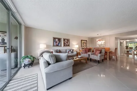 3960 Oaks Clubhouse Drive Pompano Beach FL 33069