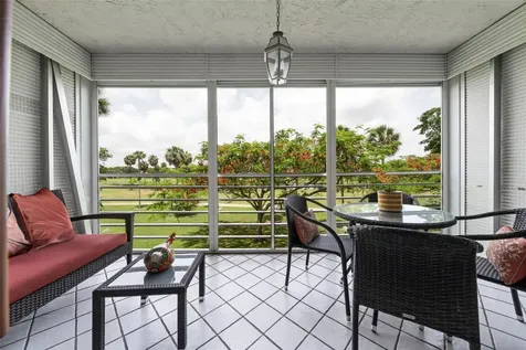 3960 Oaks Clubhouse Drive Pompano Beach FL 33069