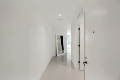 851 NE 1st Avenue Miami FL 33132