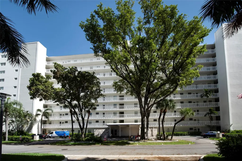 2555 NE 11th Street Fort Lauderdale FL 33304