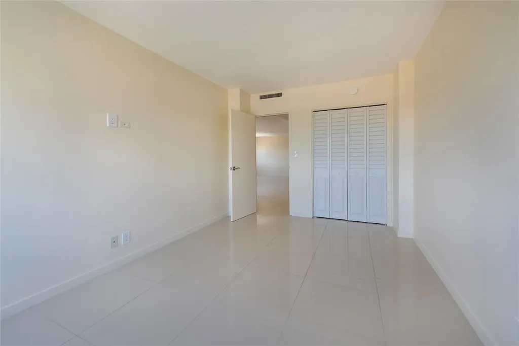 2555 NE 11th Street Fort Lauderdale FL 33304