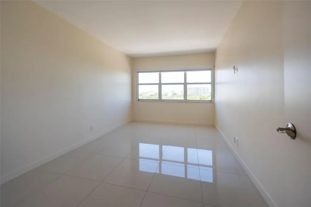 2555 NE 11th Street Fort Lauderdale FL 33304