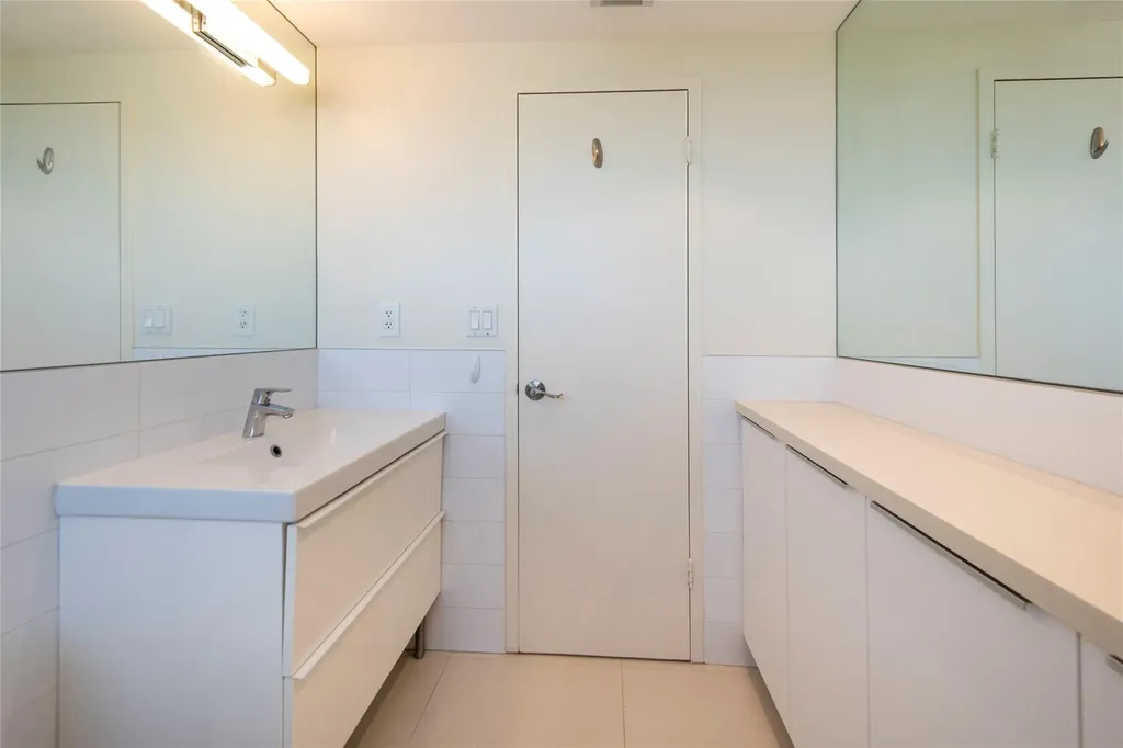 2555 NE 11th Street Fort Lauderdale FL 33304