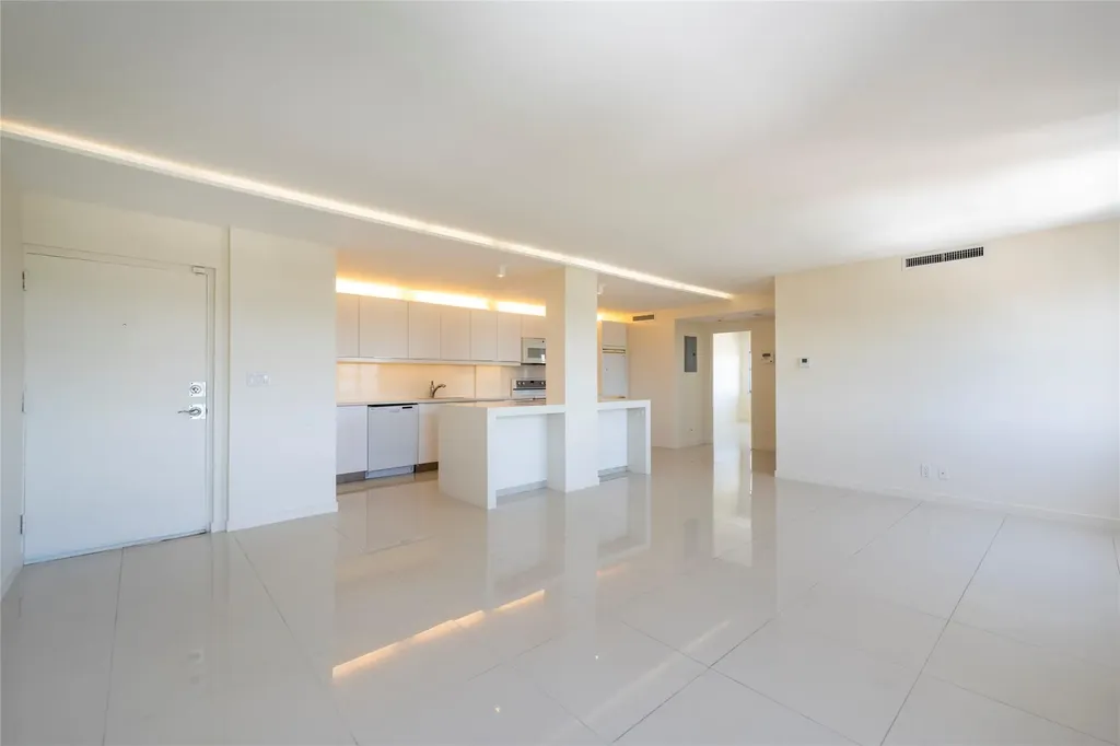 2555 NE 11th Street Fort Lauderdale FL 33304