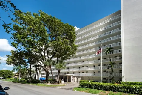 2555 NE 11th Street Fort Lauderdale FL 33304