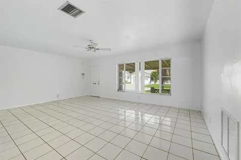 6800 NW 74th Place Tamarac FL 33321