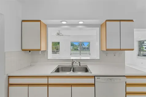 6800 NW 74th Place Tamarac FL 33321