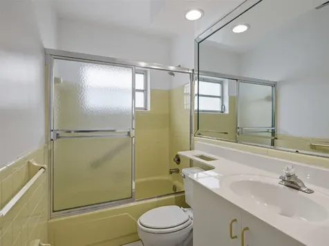 6800 NW 74th Place Tamarac FL 33321