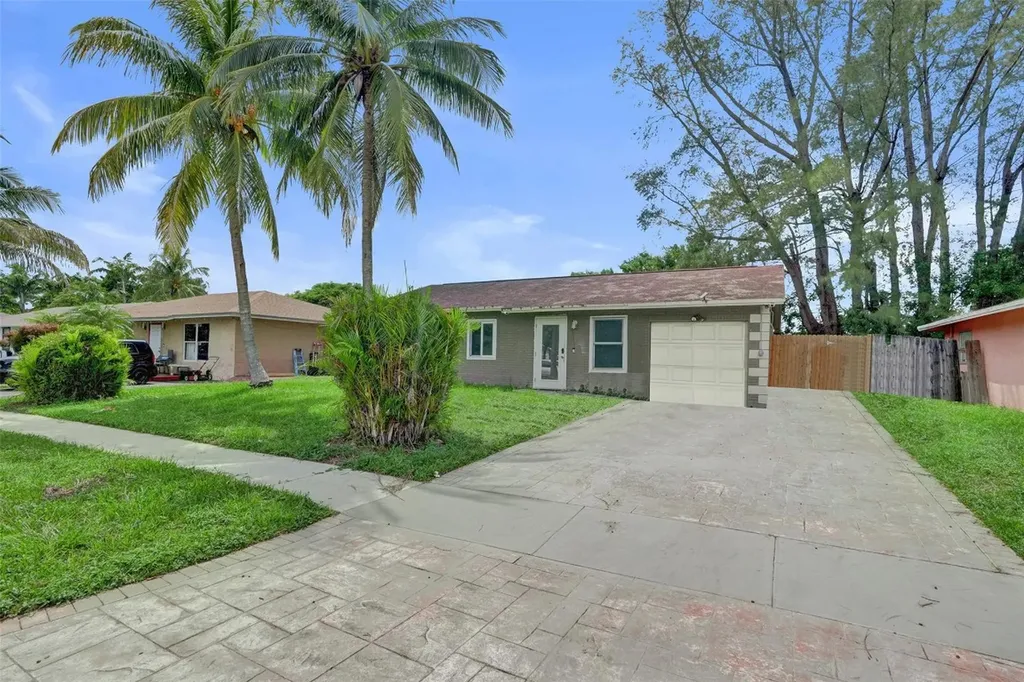 521 SW 83rd Avenue North Lauderdale FL 33068