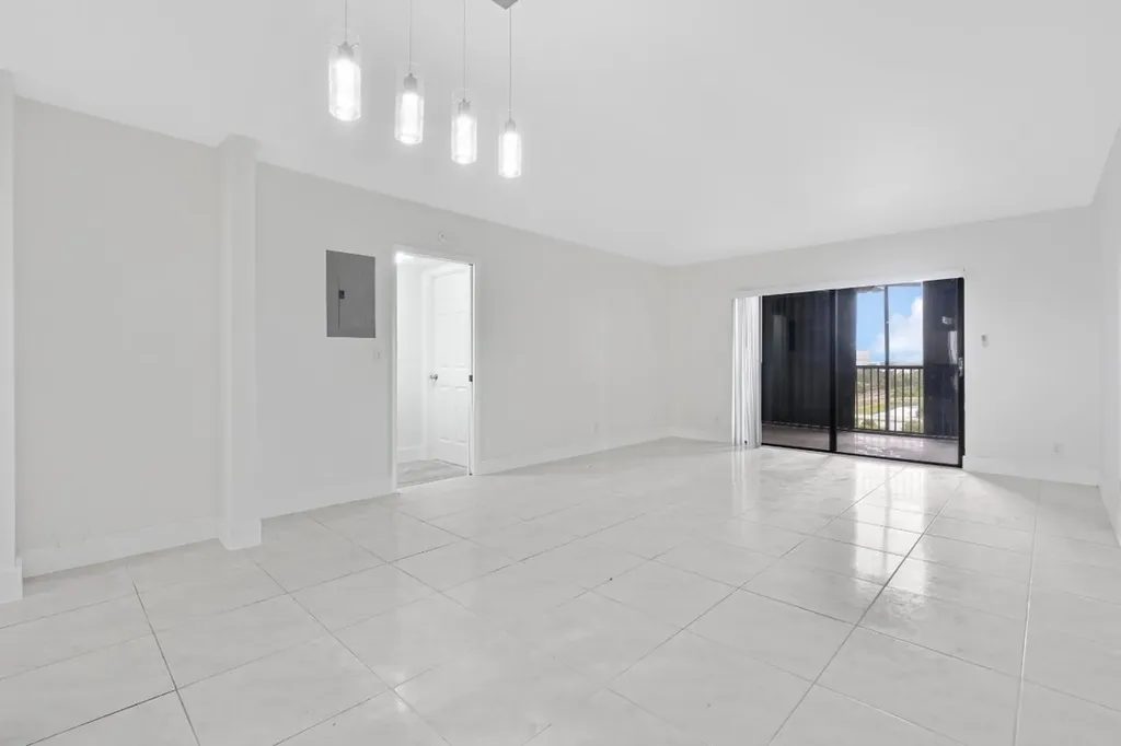 2200 S Cypress Bend Drive Pompano Beach FL 33069