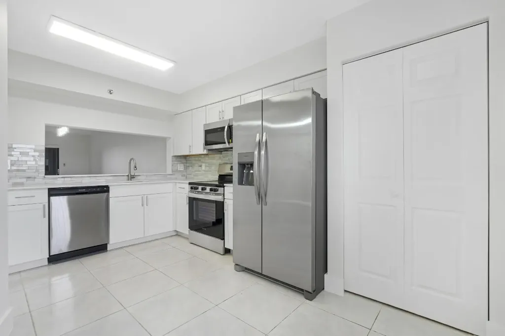 2200 S Cypress Bend Drive Pompano Beach FL 33069