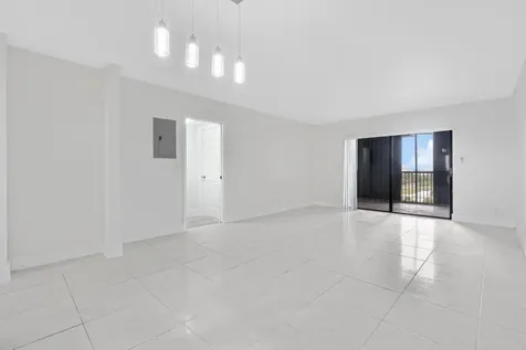 2200 S Cypress Bend Drive Pompano Beach FL 33069