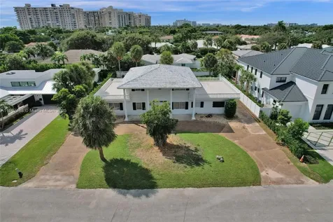 6 Tahoe Lane Sea Ranch Lakes FL 33308