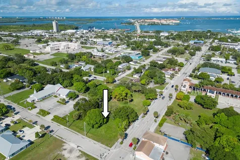 N 9th Street Fort Pierce FL 34950