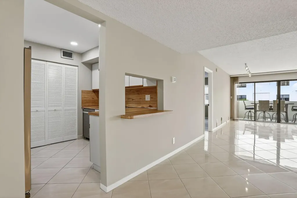 330 SE 20 Avenue Deerfield Beach FL 33441