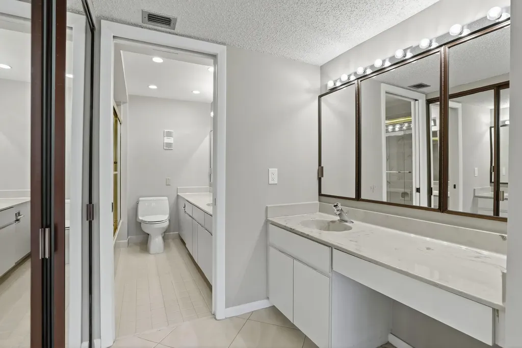 330 SE 20 Avenue Deerfield Beach FL 33441