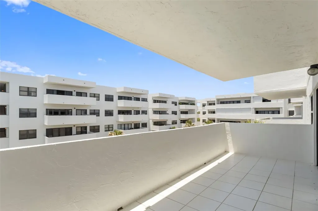 330 SE 20 Avenue Deerfield Beach FL 33441