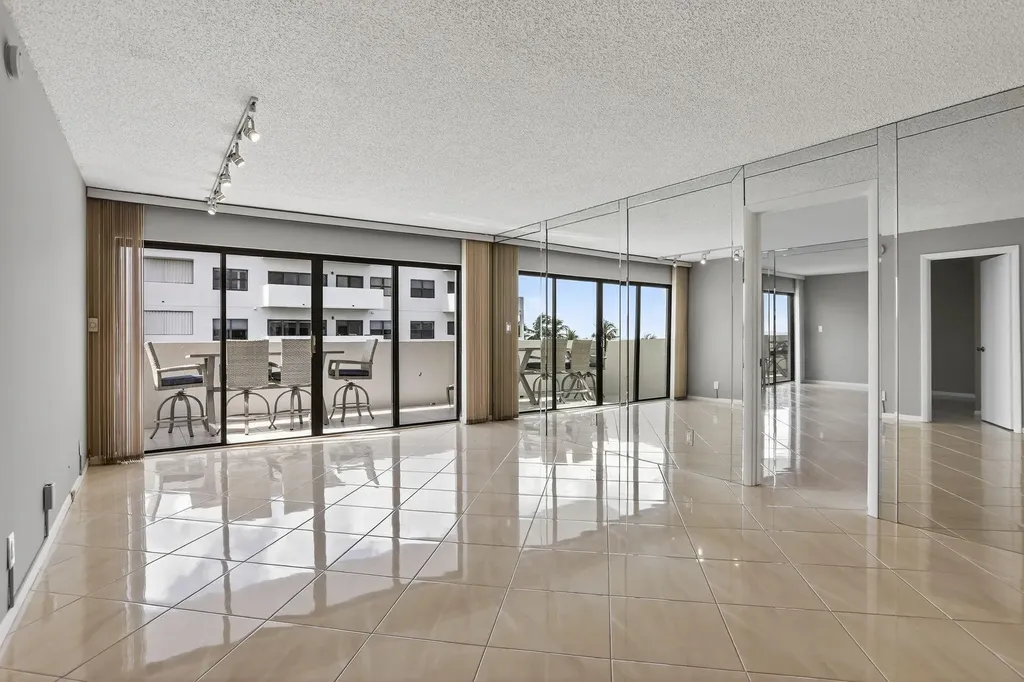 330 SE 20 Avenue Deerfield Beach FL 33441