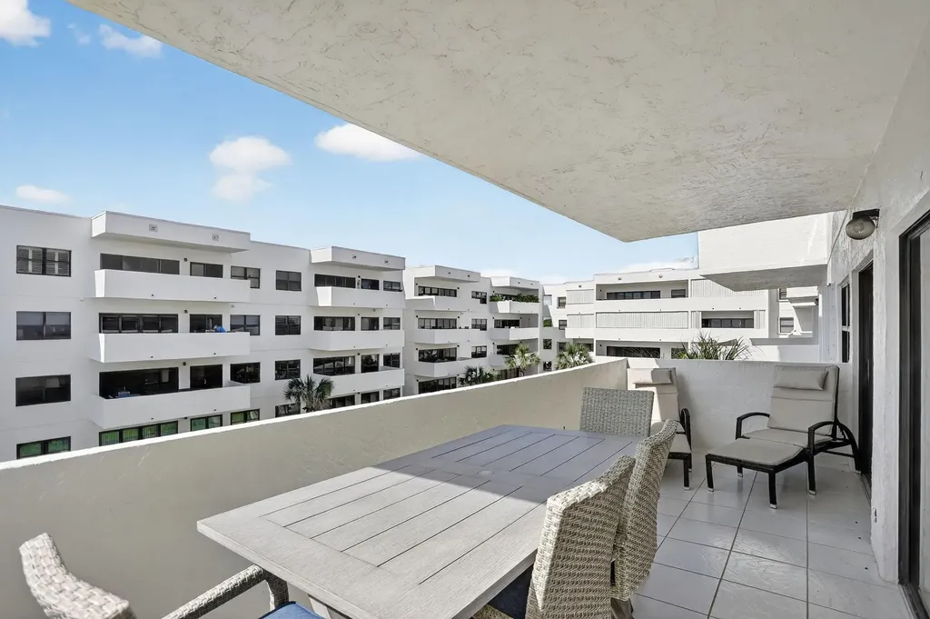 330 SE 20 Avenue Deerfield Beach FL 33441