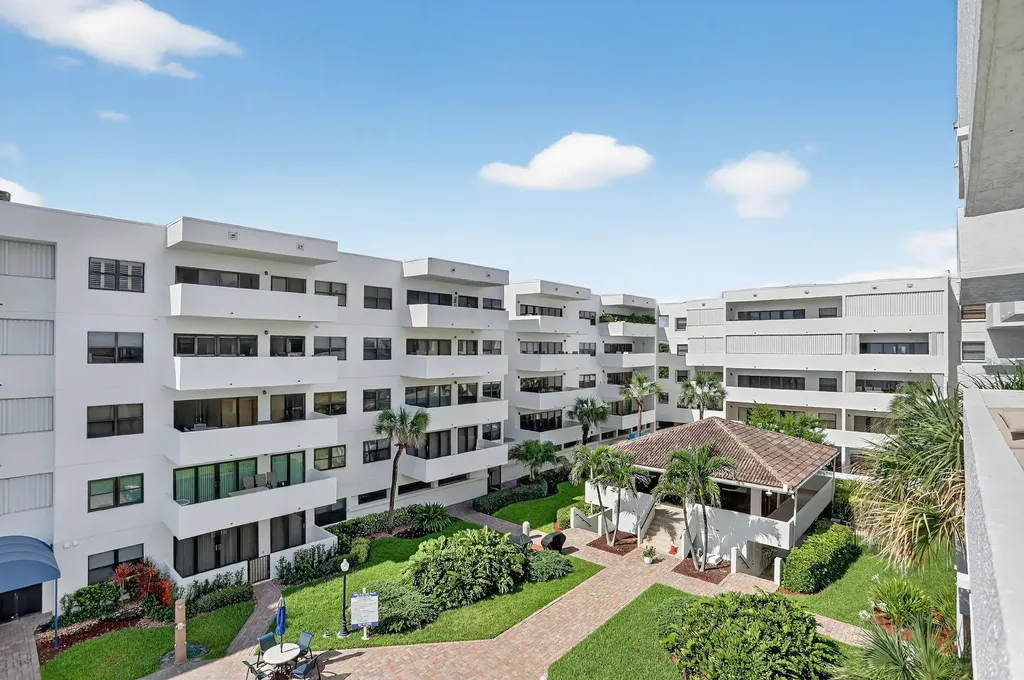330 SE 20 Avenue Deerfield Beach FL 33441