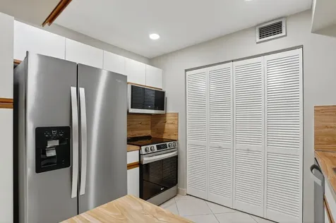 330 SE 20 Avenue Deerfield Beach FL 33441