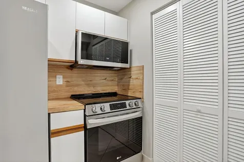 330 SE 20 Avenue Deerfield Beach FL 33441