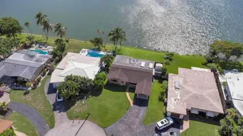 1774 NW 39th Place Oakland Park FL 33309
