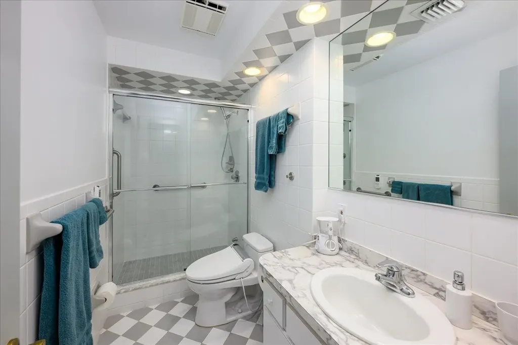 200 SE 11th Street Pompano Beach FL 33060
