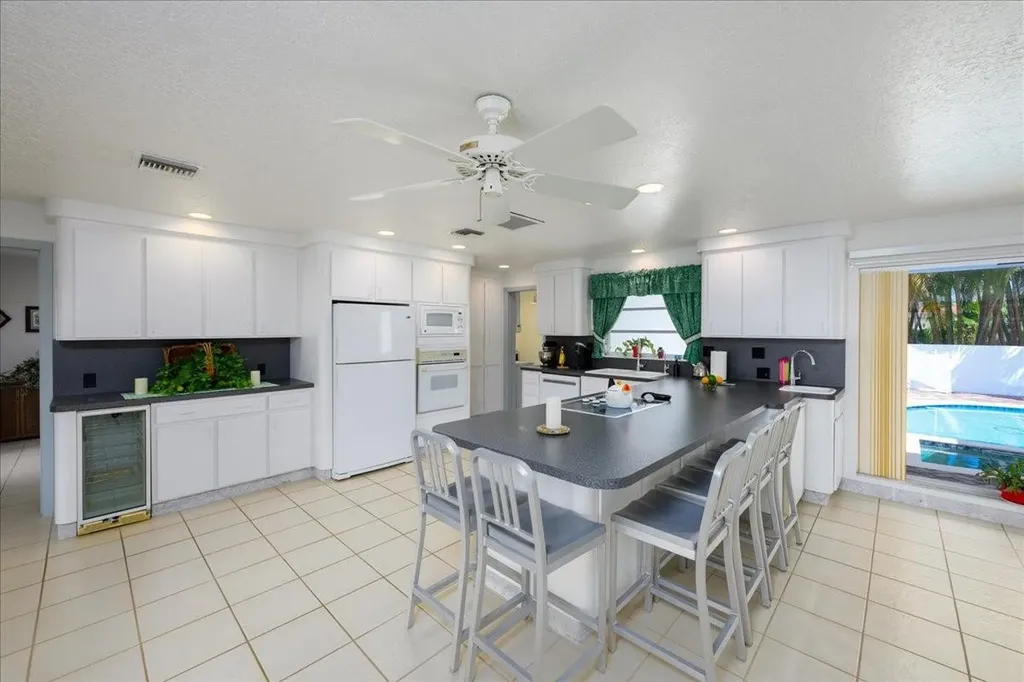 200 SE 11th Street Pompano Beach FL 33060