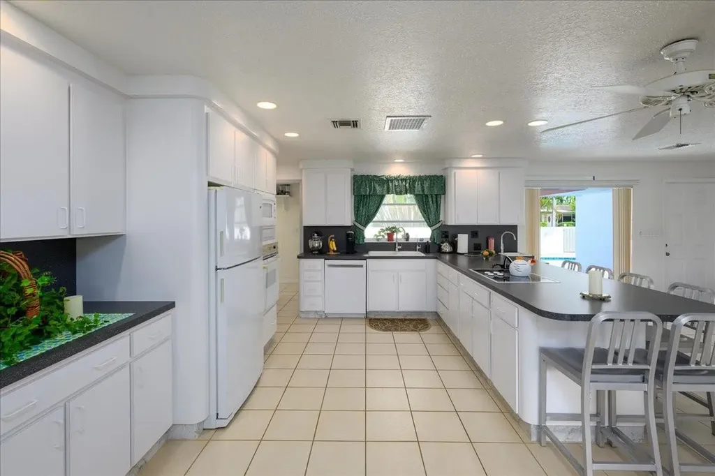 200 SE 11th Street Pompano Beach FL 33060