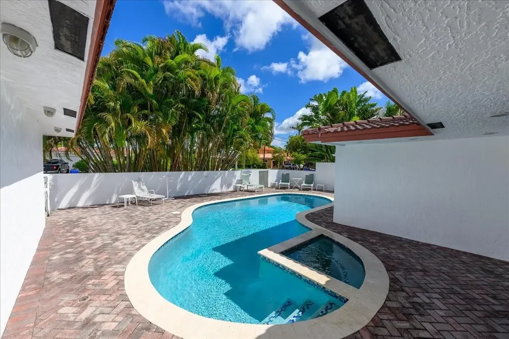 200 SE 11th Street Pompano Beach FL 33060