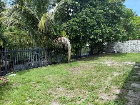 8121 SW 8th Street North Lauderdale FL 33068