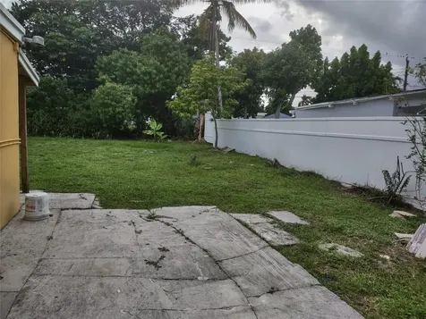 128 Miami Gardens Road West Park FL 33023