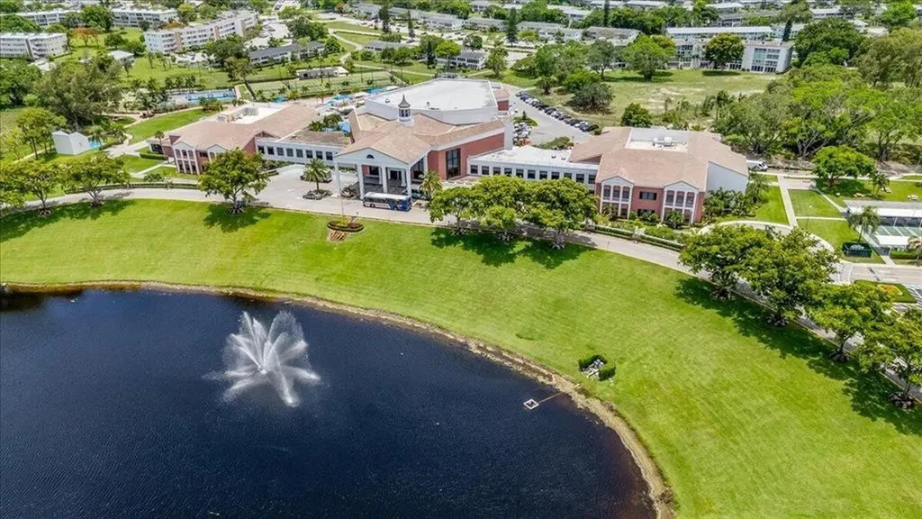 237 Farnham J Deerfield Beach FL 33442