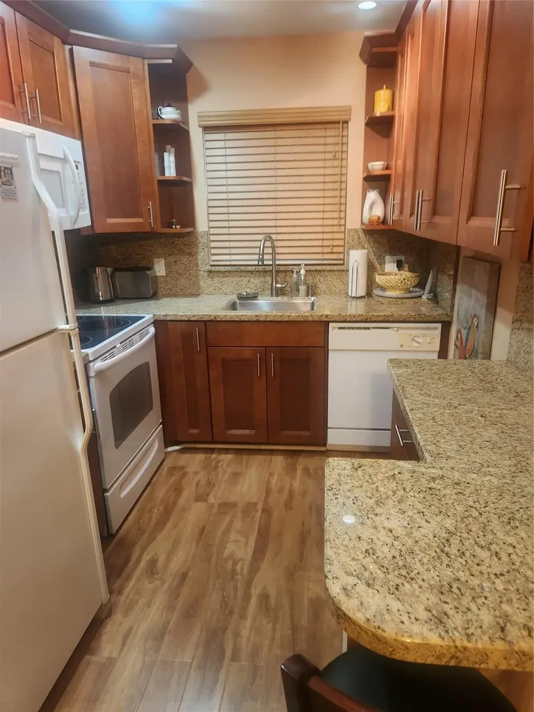 237 Farnham J Deerfield Beach FL 33442