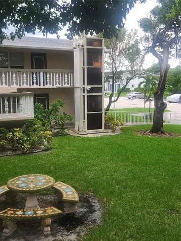 237 Farnham J Deerfield Beach FL 33442
