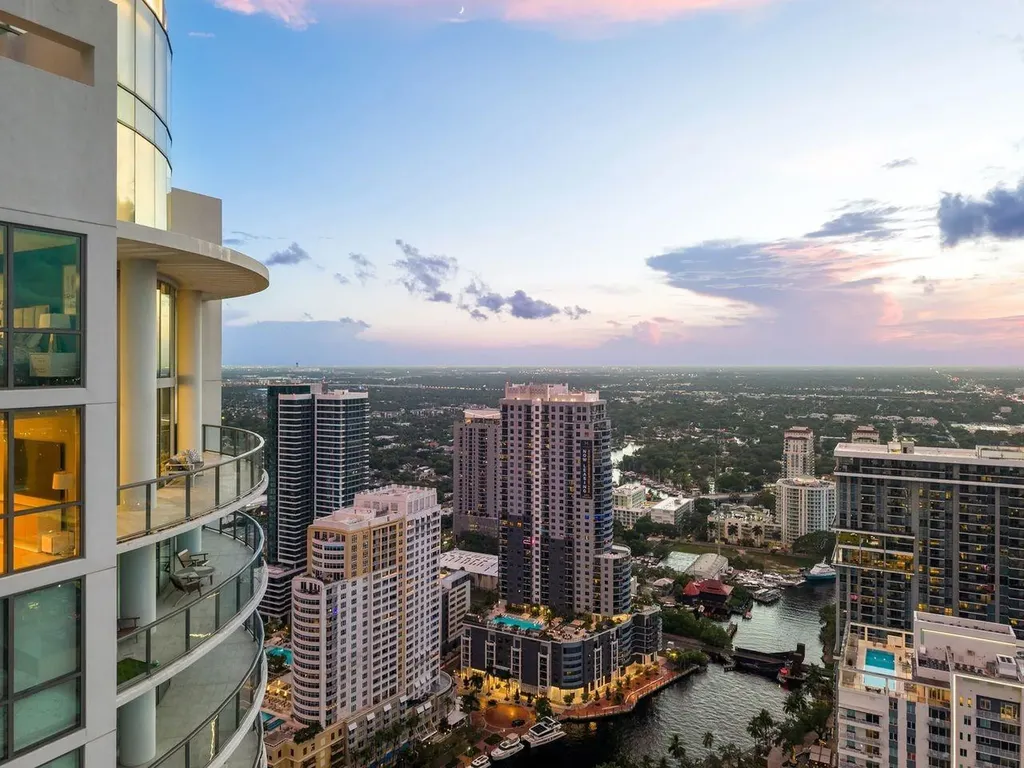 100 E Las Olas Boulevard Fort Lauderdale FL 33301